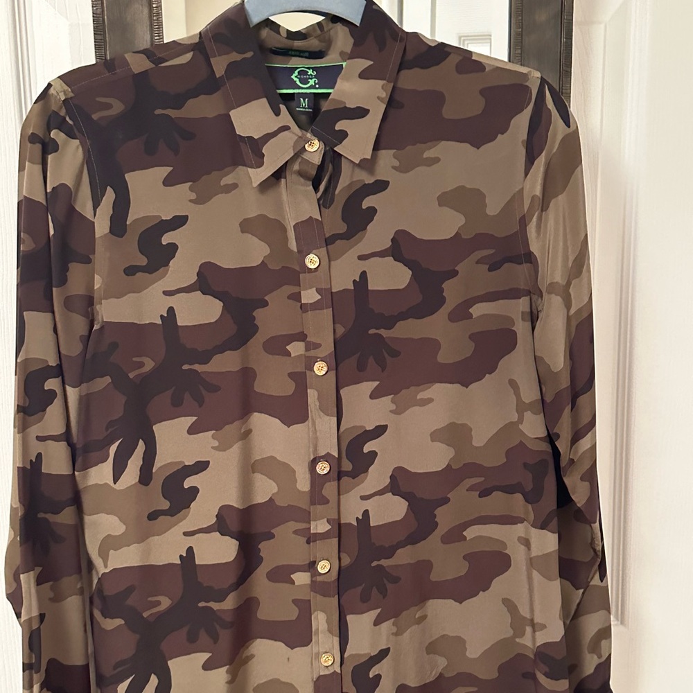 Women’s C Wonder 100% silk camo print blouse size medium